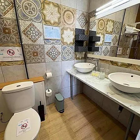 Ginebra Ξενοδοχείο *